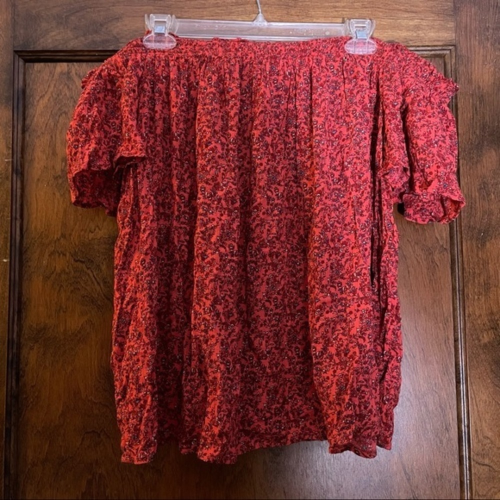 Coral off the shoulder Old Navy top. Size XL.‎